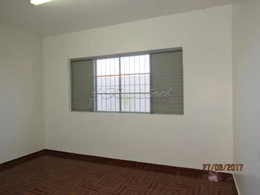 Casa com 3 quartos à venda, 219m2 em Centro, Itapetininga - SP - imagem 4 Foto 4 de Casa com 3 quartos à venda, 219m2 em Centro, Itapetininga - SP