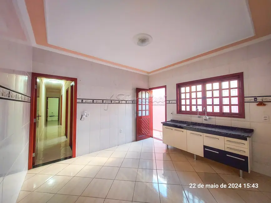 Foto 2 de Casa com 3 quartos para alugar, 127m2 em Vila Rio Branco, Itapetininga - SP