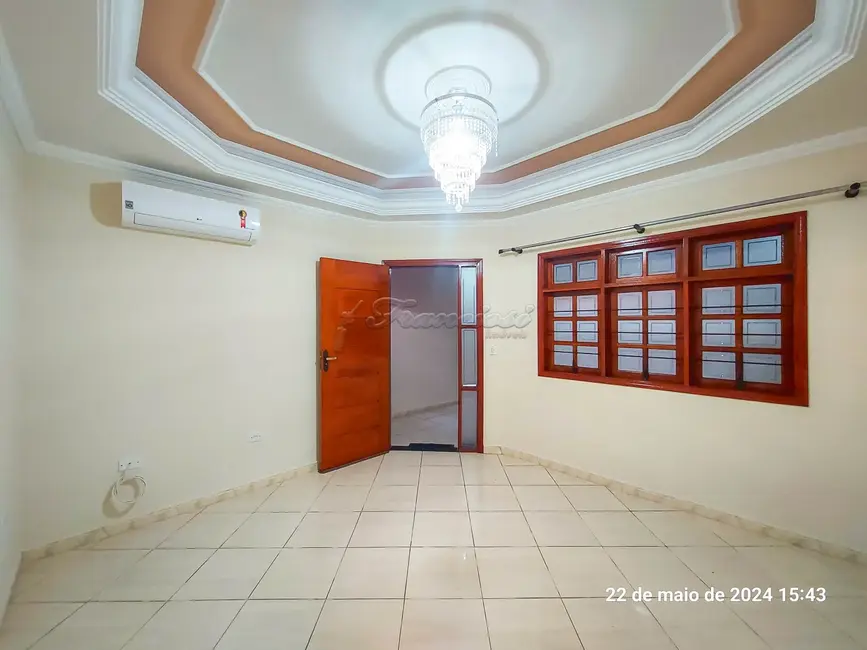Foto 1 de Casa com 3 quartos para alugar, 127m2 em Vila Rio Branco, Itapetininga - SP