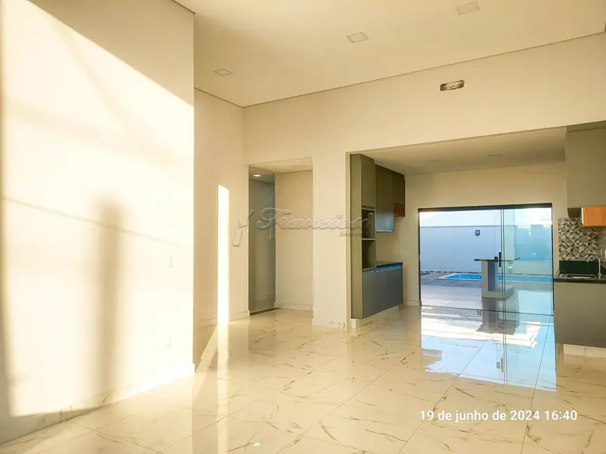 Casa de Condomínio com 3 quartos para alugar, 300m2 em Terras de Santo Antônio, Itapetininga - SP - imagem 4 Foto 4 de Casa de Condomínio com 3 quartos para alugar, 300m2 em Terras de Santo Antônio, Itapetininga - SP