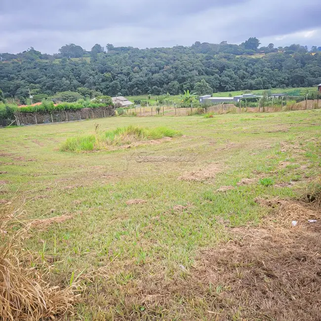 Foto 1 de Terreno / Lote à venda, 2100m2 em Sarapui - SP