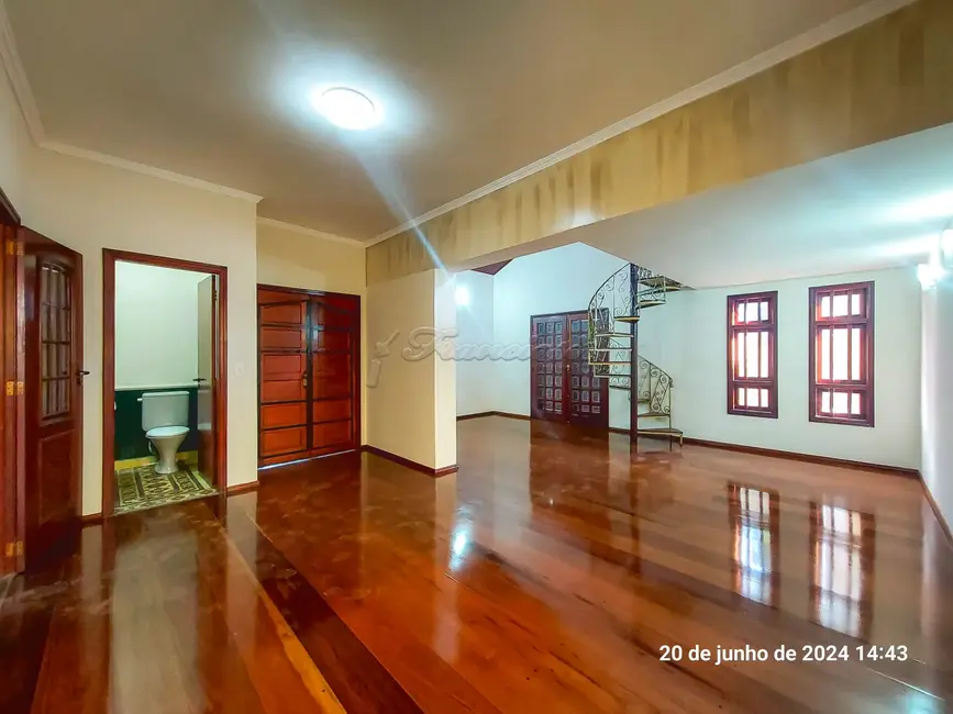 Foto 1 de Casa com 4 quartos para alugar, 300m2 em Vila Barth, Itapetininga - SP
