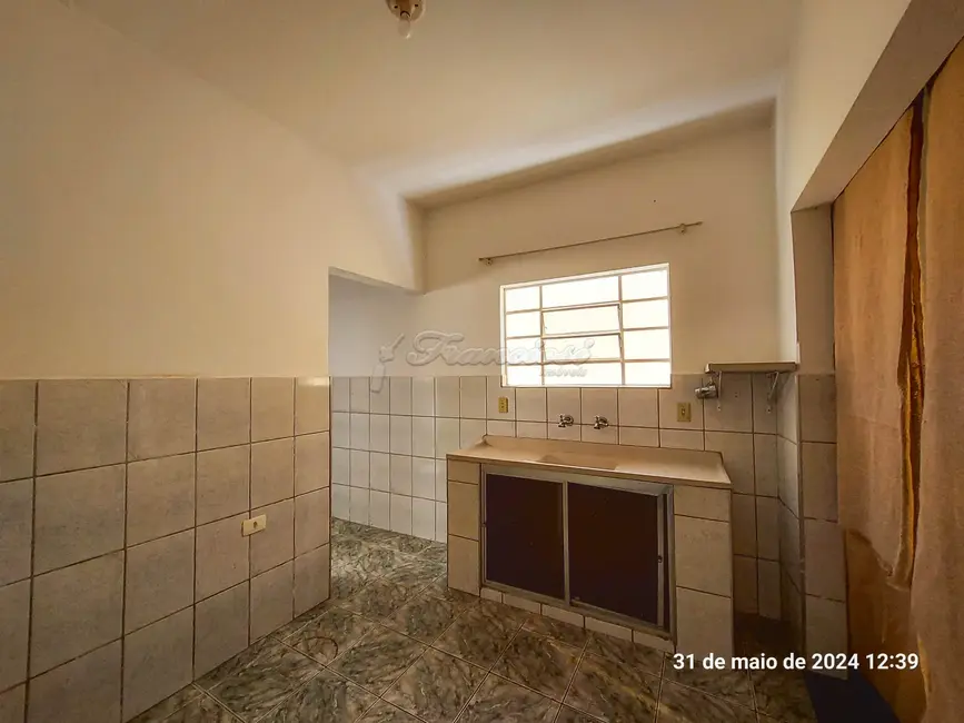 Casa com 2 quartos para alugar, 84m2 em Centro, Itapetininga - SP - imagem 8 Foto 8 de Casa com 2 quartos para alugar, 84m2 em Centro, Itapetininga - SP