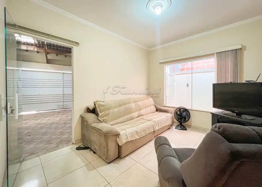 Casa com 2 quartos à venda, 150m2 em Jardim Alvorada, Itapetininga - SP - imagem 2 Foto 2 de Casa com 2 quartos à venda, 150m2 em Jardim Alvorada, Itapetininga - SP