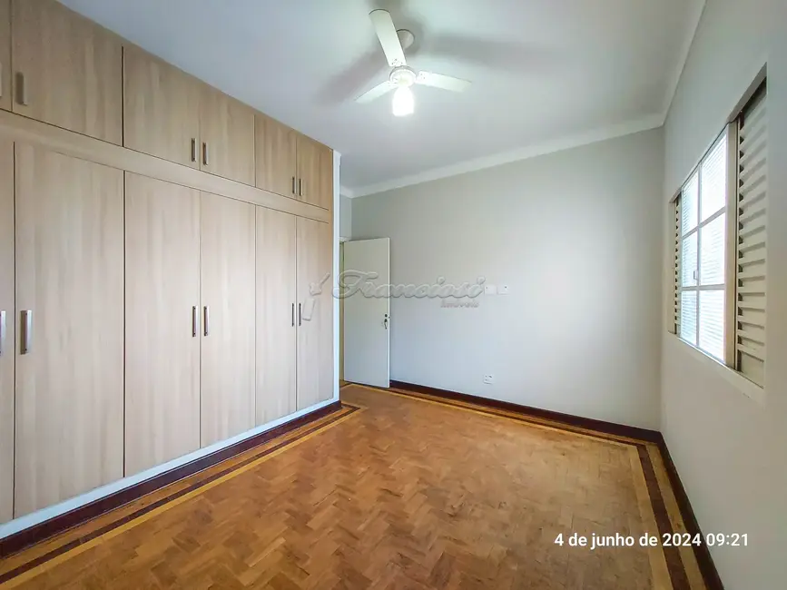 Casa com 3 quartos para alugar, 280m2 em Centro, Itapetininga - SP - imagem 8 Foto 8 de Casa com 3 quartos para alugar, 280m2 em Centro, Itapetininga - SP