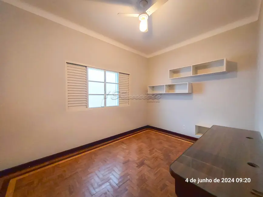 Casa com 3 quartos para alugar, 280m2 em Centro, Itapetininga - SP - imagem 6 Foto 6 de Casa com 3 quartos para alugar, 280m2 em Centro, Itapetininga - SP