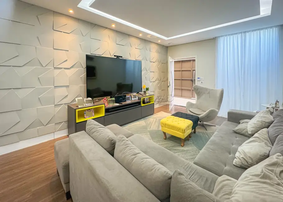 Foto 2 de Casa com 3 quartos à venda, 187m2 em Jardim Marabá, Itapetininga - SP