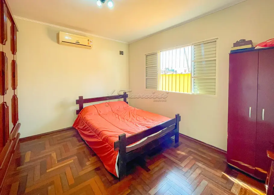 Casa com 2 quartos à venda, 154m2 em Vila Asem, Itapetininga - SP - imagem 4 Foto 4 de Casa com 2 quartos à venda, 154m2 em Vila Asem, Itapetininga - SP