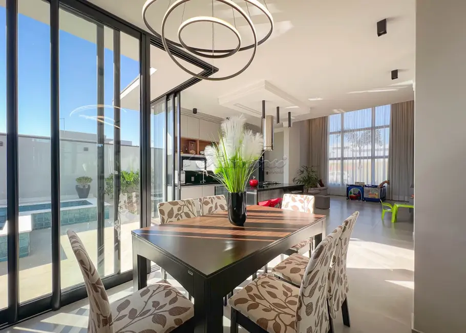 Casa de Condomínio com 3 quartos à venda, 214m2 em Vila Popular, Itapetininga - SP - imagem 5 Foto 5 de Casa de Condomínio com 3 quartos à venda, 214m2 em Vila Popular, Itapetininga - SP