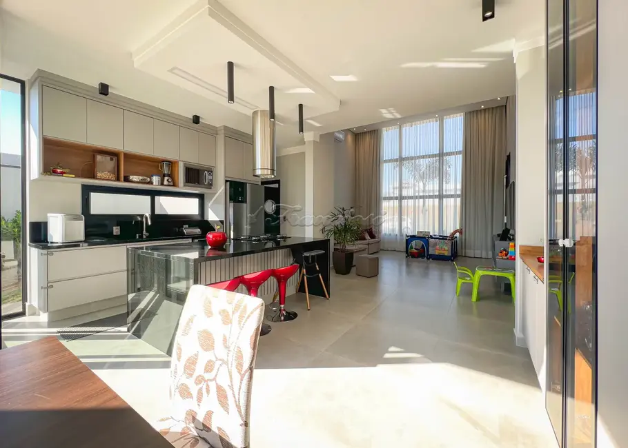 Casa de Condomínio com 3 quartos à venda, 214m2 em Vila Popular, Itapetininga - SP - imagem 3 Foto 3 de Casa de Condomínio com 3 quartos à venda, 214m2 em Vila Popular, Itapetininga - SP