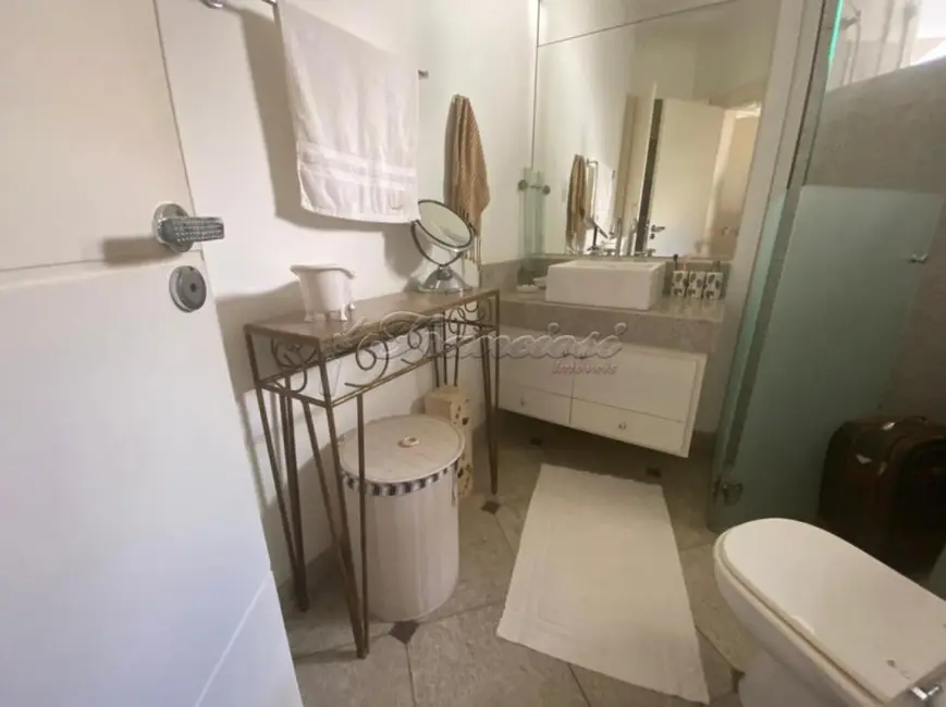 Casa com 3 quartos para alugar, 500m2 em Centro, Itapetininga - SP - imagem 6 Foto 6 de Casa com 3 quartos para alugar, 500m2 em Centro, Itapetininga - SP