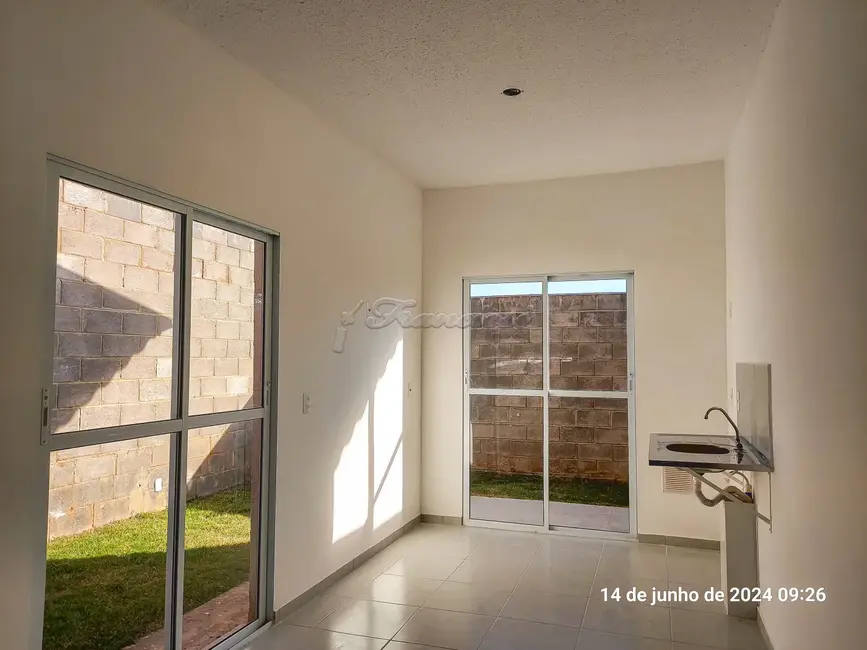 Foto 4 de Casa de Condomínio com 2 quartos para alugar, 141m2 em Itapetininga - SP