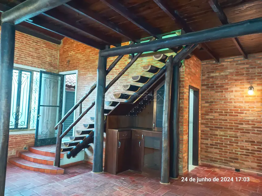 Casa com 3 quartos para alugar, 300m2 em Itapetininga - SP - imagem 5 Foto 5 de Casa com 3 quartos para alugar, 300m2 em Itapetininga - SP