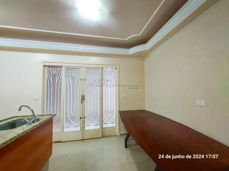 Casa com 3 quartos para alugar, 300m2 em Itapetininga - SP - imagem 8 Foto 8 de Casa com 3 quartos para alugar, 300m2 em Itapetininga - SP
