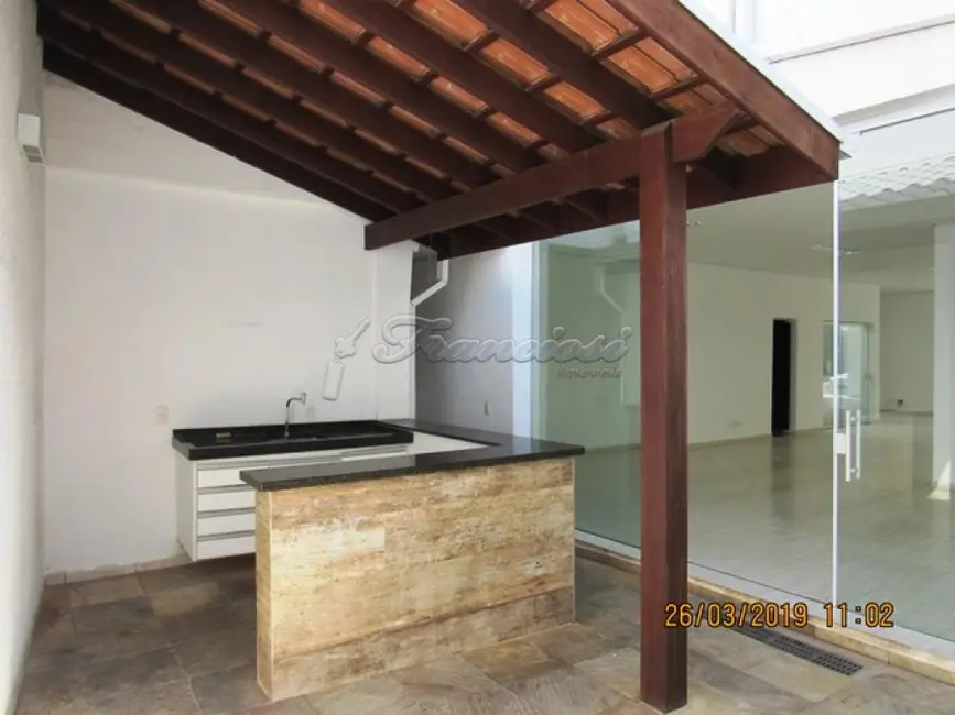 Loja com 2 quartos para alugar, 274m2 em Centro, Itapetininga - SP - imagem 9 Foto 9 de Loja com 2 quartos para alugar, 274m2 em Centro, Itapetininga - SP