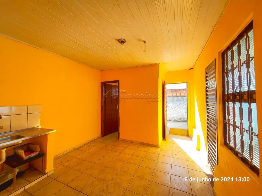 Foto 1 de Casa com 1 quarto para alugar, 39m2 em Vila Rio Branco, Itapetininga - SP