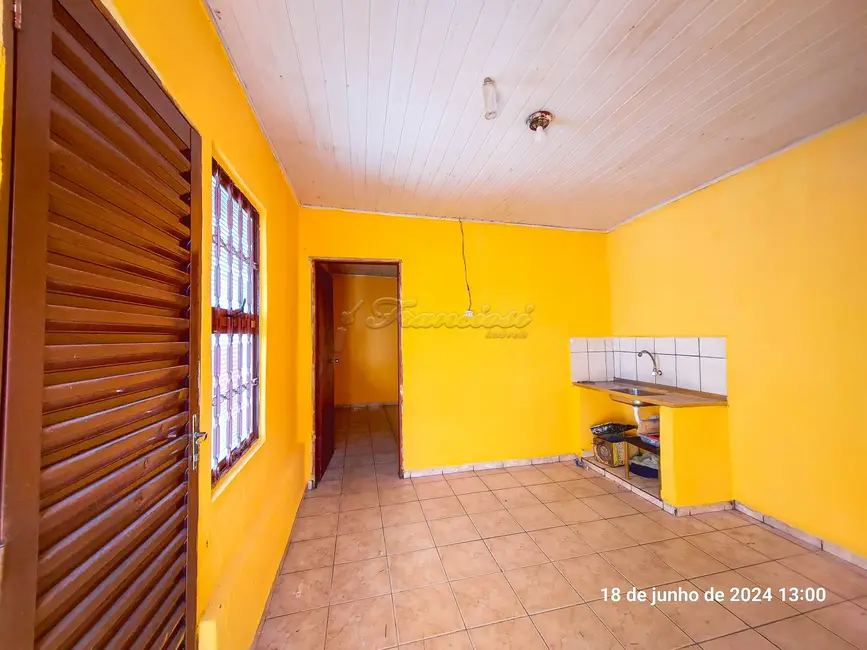 Foto 2 de Casa com 1 quarto para alugar, 39m2 em Vila Rio Branco, Itapetininga - SP