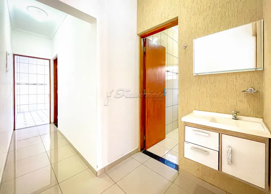 Casa com 3 quartos à venda, 180m2 em Vila Vendramini, Itapetininga - SP - imagem 2 Foto 2 de Casa com 3 quartos à venda, 180m2 em Vila Vendramini, Itapetininga - SP