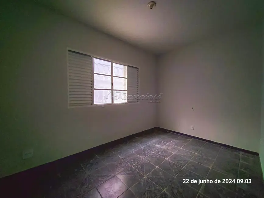 Foto 4 de Casa com 2 quartos para alugar, 150m2 em Vila Santa Isabel, Itapetininga - SP
