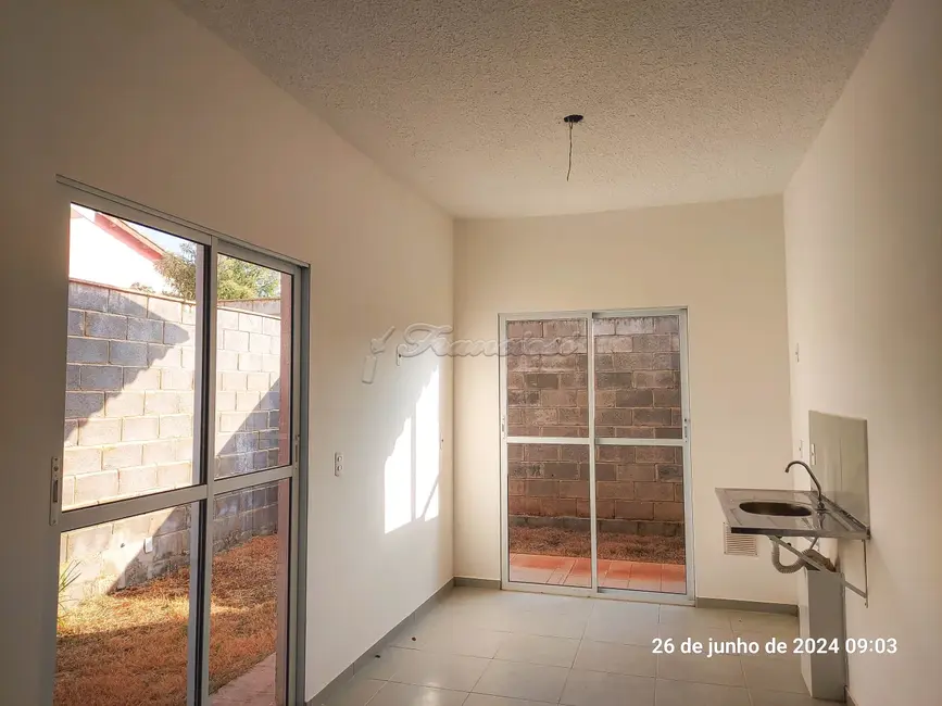 Foto 2 de Casa de Condomínio com 2 quartos para alugar, 96m2 em Itapetininga - SP