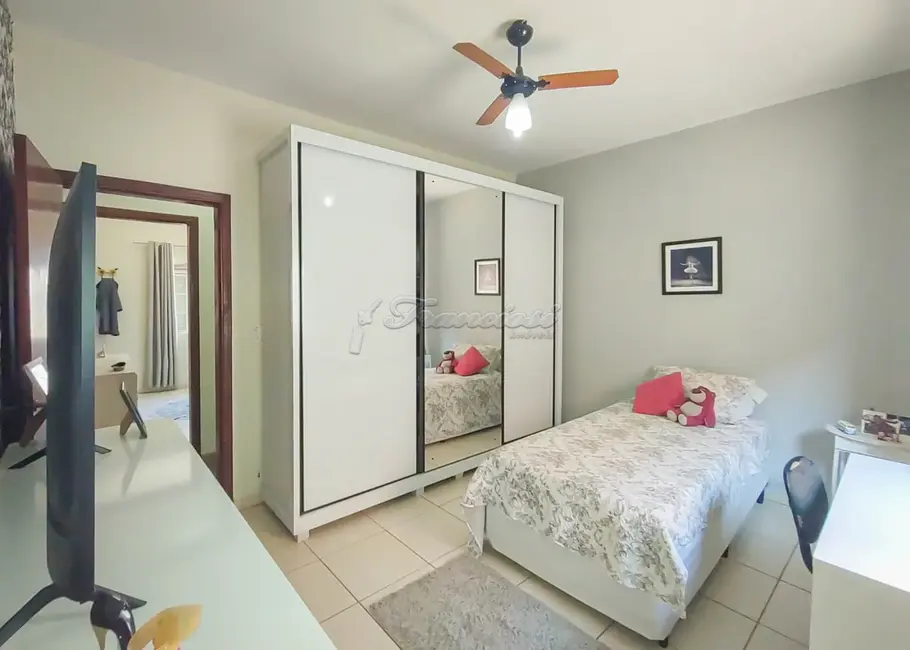 Casa com 3 quartos à venda, 231m2 em Itapetininga - SP - imagem 8 Foto 8 de Casa com 3 quartos à venda, 231m2 em Itapetininga - SP