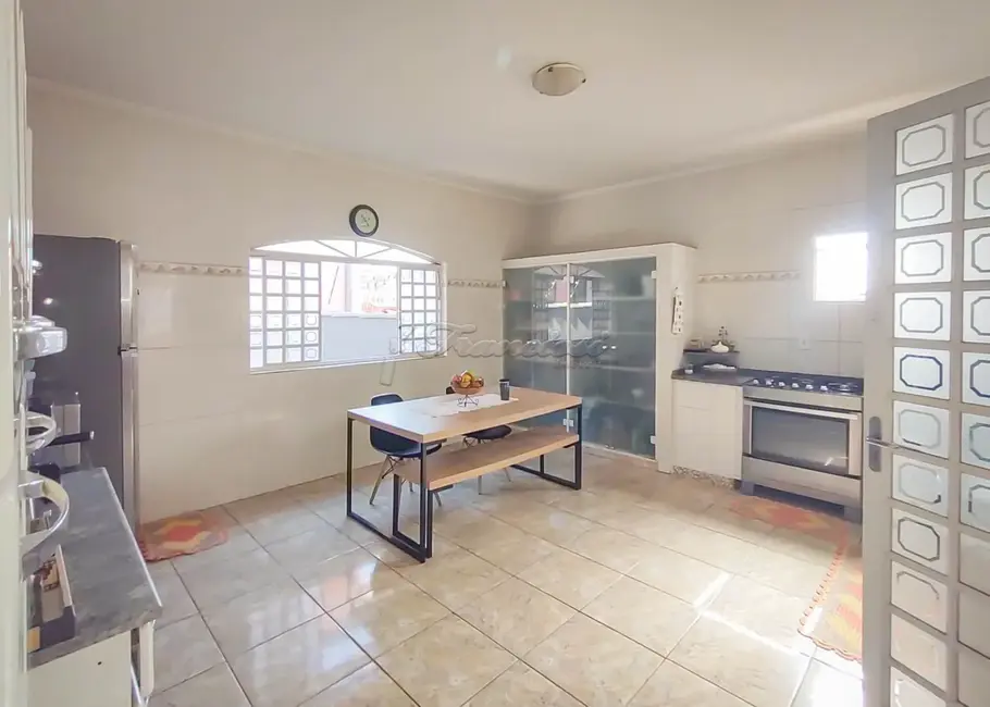 Casa com 3 quartos à venda, 231m2 em Itapetininga - SP - imagem 3 Foto 3 de Casa com 3 quartos à venda, 231m2 em Itapetininga - SP