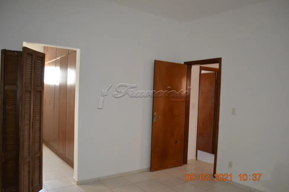 Casa com 4 quartos para alugar, 600m2 em Itapetininga - SP - imagem 9 Foto 9 de Casa com 4 quartos para alugar, 600m2 em Itapetininga - SP