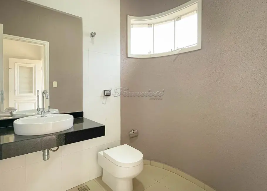 Casa de Condomínio com 3 quartos à venda, 198m2 em Jardim Marabá, Itapetininga - SP - imagem 3 Foto 3 de Casa de Condomínio com 3 quartos à venda, 198m2 em Jardim Marabá, Itapetininga - SP