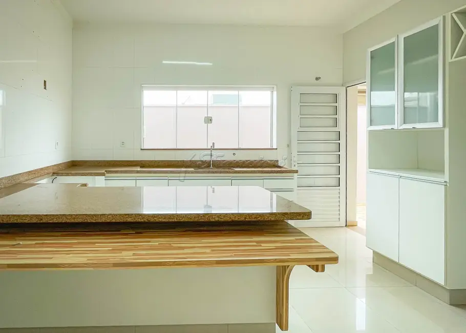 Casa de Condomínio com 3 quartos à venda, 198m2 em Jardim Marabá, Itapetininga - SP - imagem 4 Foto 4 de Casa de Condomínio com 3 quartos à venda, 198m2 em Jardim Marabá, Itapetininga - SP
