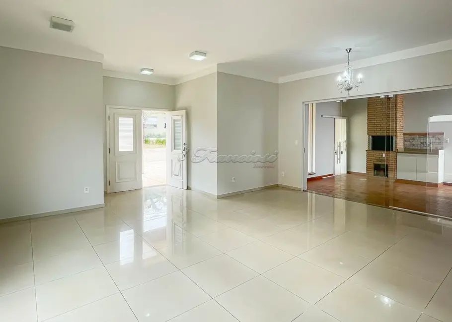 Foto 2 de Casa de Condomínio com 3 quartos à venda, 198m2 em Jardim Marabá, Itapetininga - SP