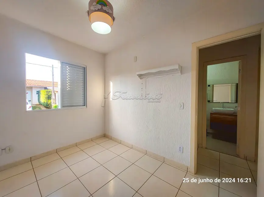Casa de Condomínio com 2 quartos à venda, 106m2 em Vila Progresso, Itapetininga - SP - imagem 3 Foto 3 de Casa de Condomínio com 2 quartos à venda, 106m2 em Vila Progresso, Itapetininga - SP