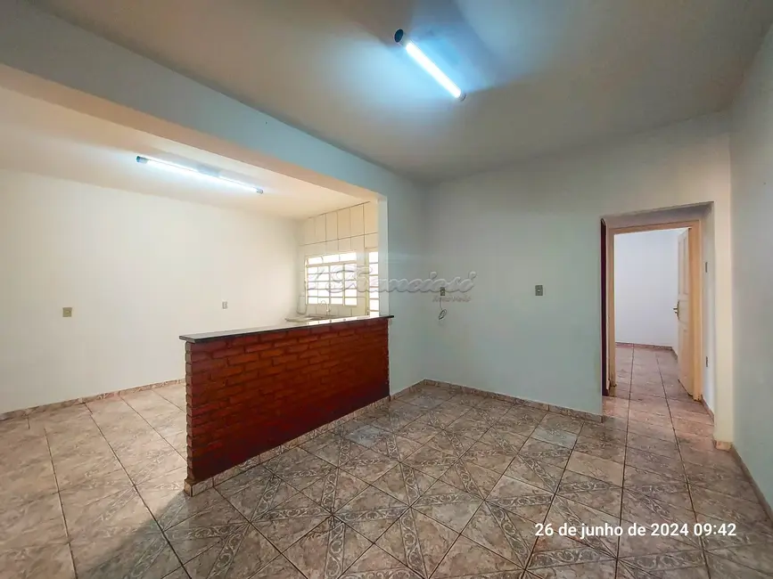Foto 1 de Casa com 2 quartos para alugar, 83m2 em Vila Aparecida, Itapetininga - SP