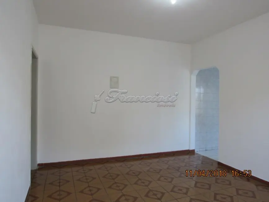 Casa com 2 quartos para alugar, 97m2 em Centro, Itapetininga - SP - imagem 7 Foto 7 de Casa com 2 quartos para alugar, 97m2 em Centro, Itapetininga - SP