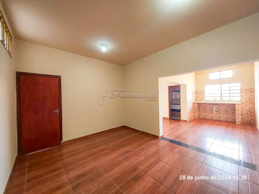 Foto 8 de Casa com 2 quartos para alugar, 128m2 em Vila Nastri, Itapetininga - SP