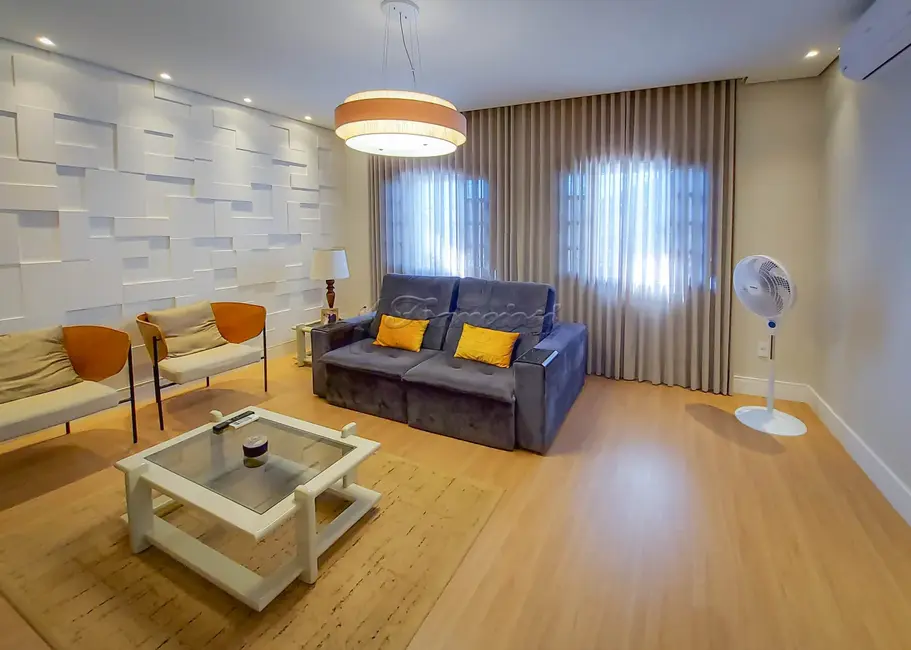 Casa com 3 quartos à venda, 174m2 em Vila Barth, Itapetininga - SP - imagem 3 Foto 3 de Casa com 3 quartos à venda, 174m2 em Vila Barth, Itapetininga - SP