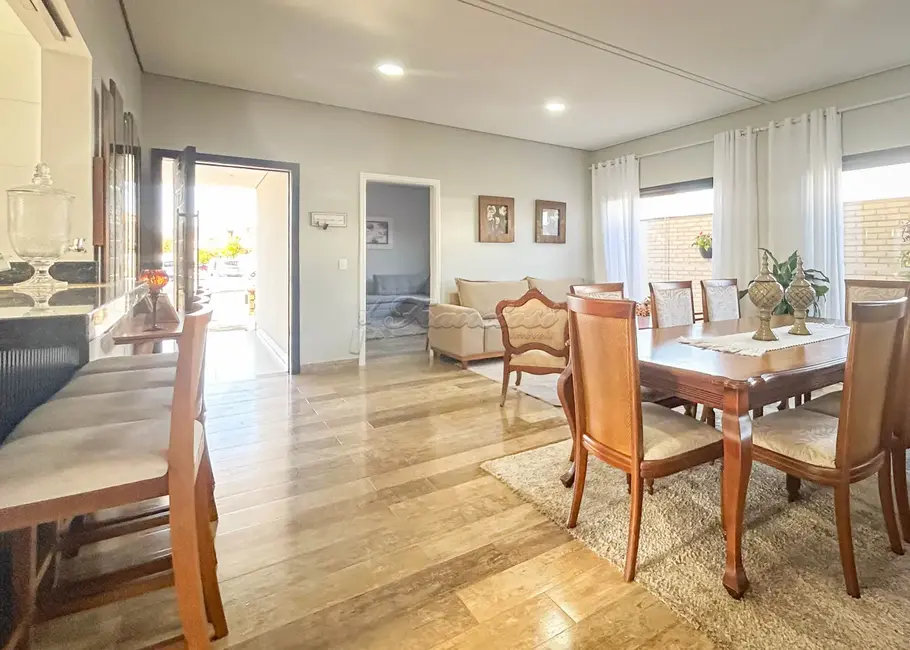 Casa de Condomínio com 3 quartos à venda, 225m2 em Jardim Colombo, Itapetininga - SP - imagem 3 Foto 3 de Casa de Condomínio com 3 quartos à venda, 225m2 em Jardim Colombo, Itapetininga - SP