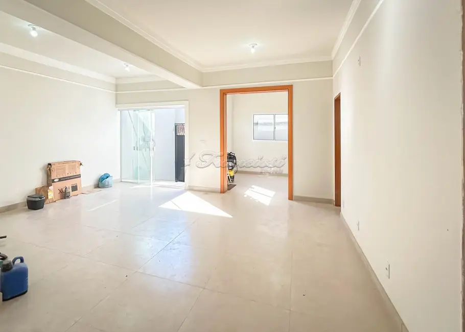 Foto 1 de Casa com 5 quartos para alugar, 250m2 em Vila Serafim, Itapetininga - SP