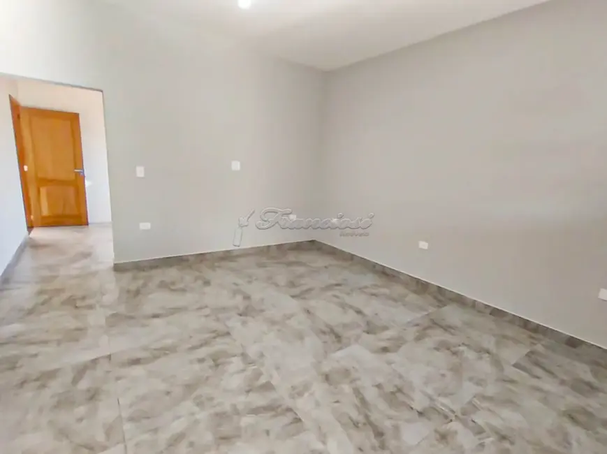 Foto 1 de Casa com 2 quartos para alugar, 500m2 em Alambari - SP