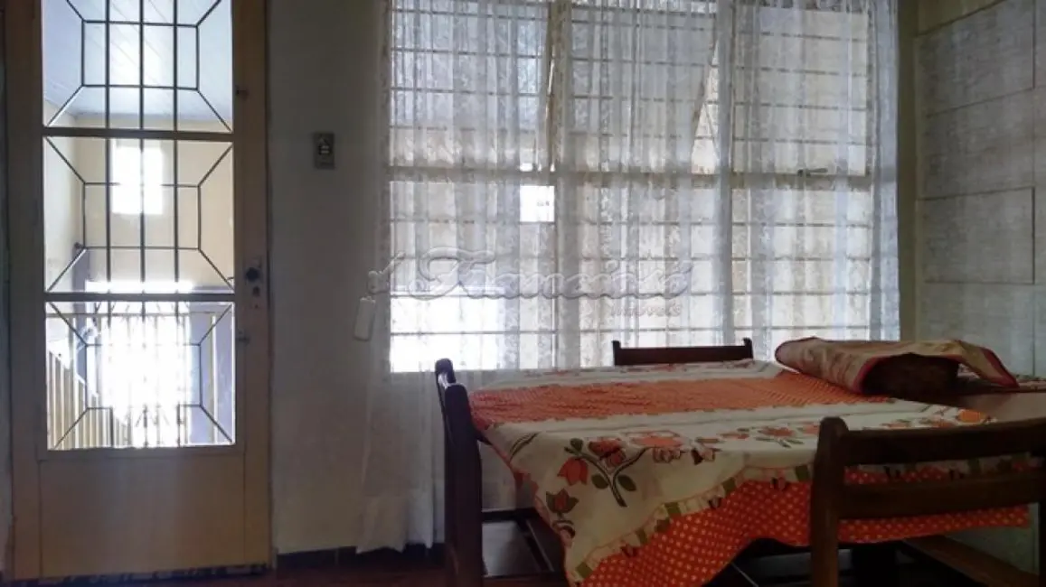 Casa com 2 quartos à venda, 280m2 em Vila Piedade, Itapetininga - SP - imagem 4 Foto 4 de Casa com 2 quartos à venda, 280m2 em Vila Piedade, Itapetininga - SP
