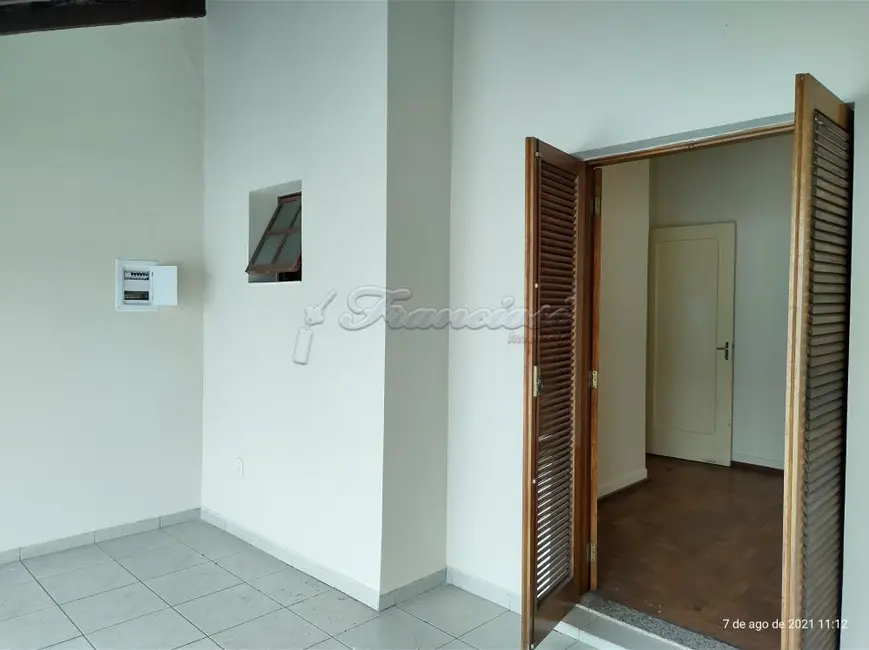 Casa com 3 quartos para alugar, 153m2 em Centro, Itapetininga - SP - imagem 7 Foto 7 de Casa com 3 quartos para alugar, 153m2 em Centro, Itapetininga - SP