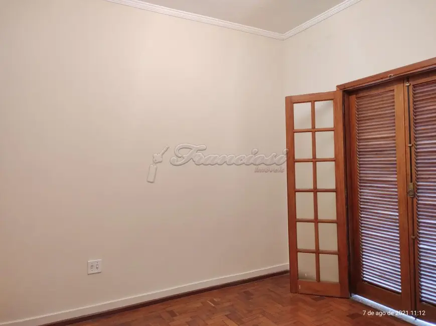 Casa com 3 quartos para alugar, 153m2 em Centro, Itapetininga - SP - imagem 4 Foto 4 de Casa com 3 quartos para alugar, 153m2 em Centro, Itapetininga - SP