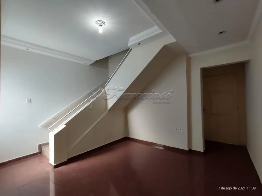 Casa com 3 quartos para alugar, 153m2 em Centro, Itapetininga - SP - imagem 2 Foto 2 de Casa com 3 quartos para alugar, 153m2 em Centro, Itapetininga - SP