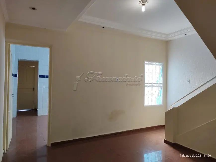 Casa com 3 quartos para alugar, 153m2 em Centro, Itapetininga - SP - imagem 1 Foto 1 de Casa com 3 quartos para alugar, 153m2 em Centro, Itapetininga - SP