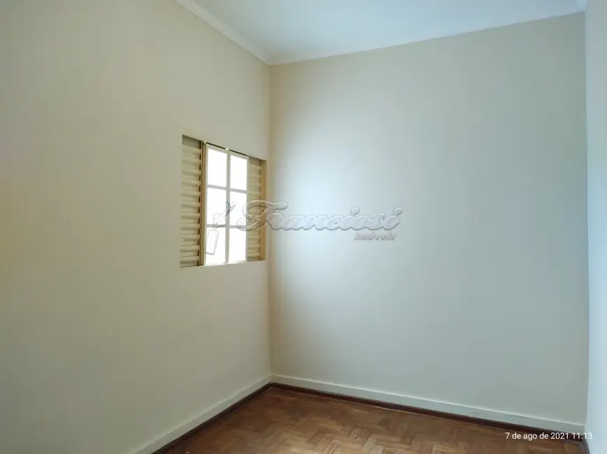 Casa com 3 quartos para alugar, 153m2 em Centro, Itapetininga - SP - imagem 8 Foto 8 de Casa com 3 quartos para alugar, 153m2 em Centro, Itapetininga - SP