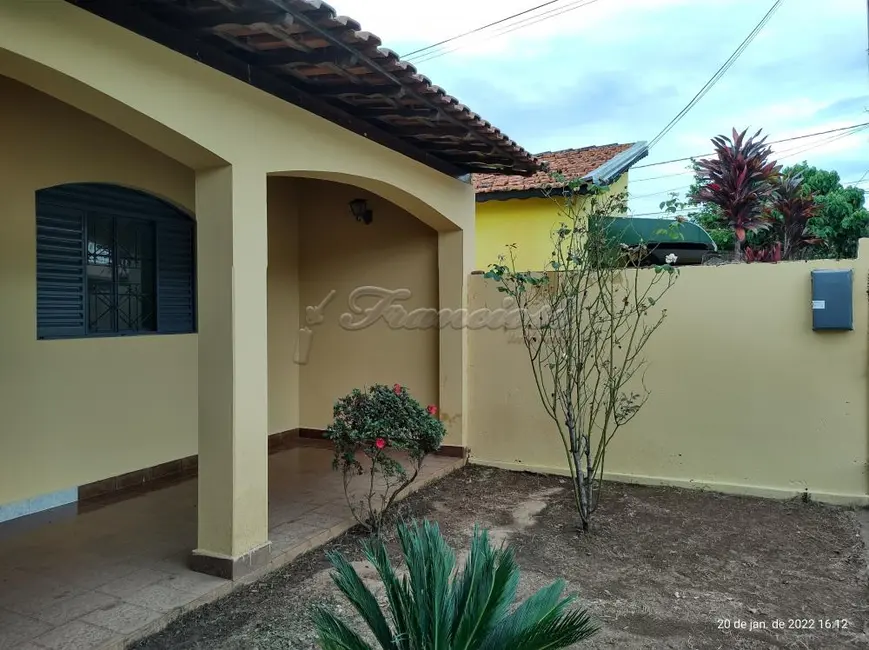 Casa com 2 quartos à venda, 215m2 em Vila Santa Isabel, Itapetininga - SP - imagem 3 Foto 3 de Casa com 2 quartos à venda, 215m2 em Vila Santa Isabel, Itapetininga - SP