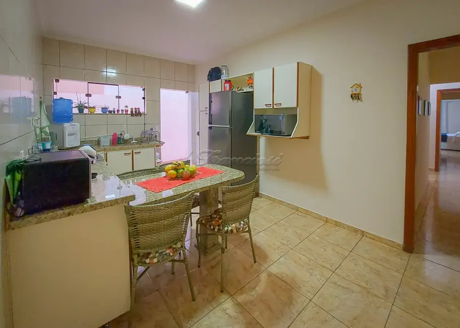 Casa com 3 quartos à venda, 169m2 em Itapetininga - SP - imagem 3 Foto 3 de Casa com 3 quartos à venda, 169m2 em Itapetininga - SP