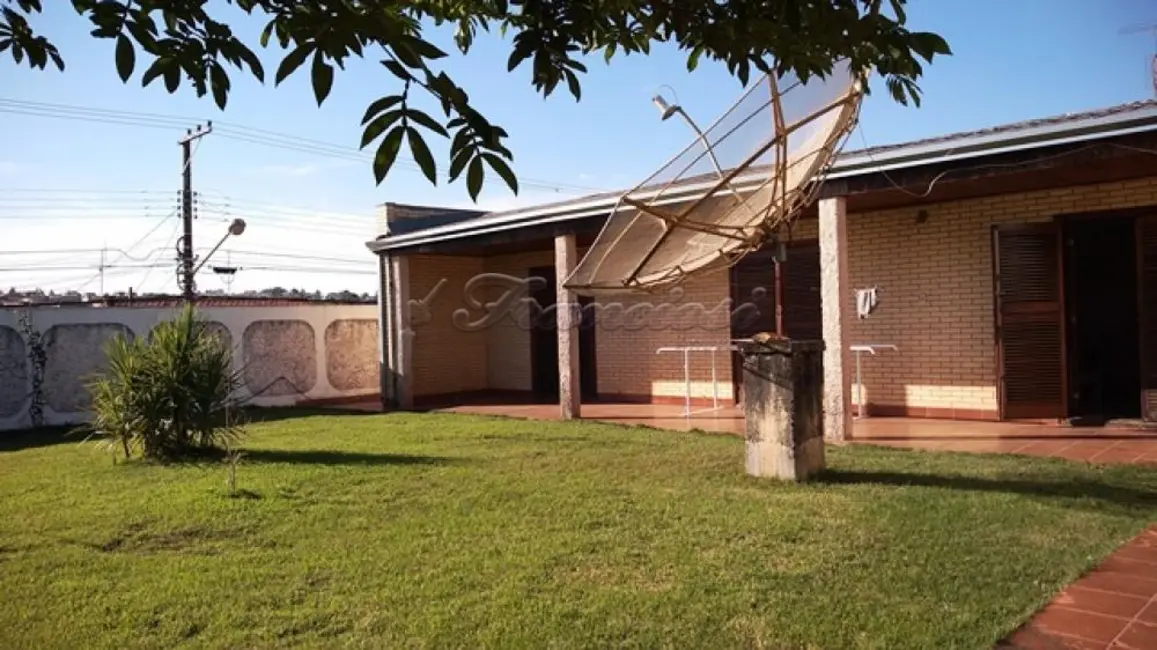 Casa com 4 quartos à venda, 1538m2 em Centro, Itapetininga - SP - imagem 6 Foto 6 de Casa com 4 quartos à venda, 1538m2 em Centro, Itapetininga - SP