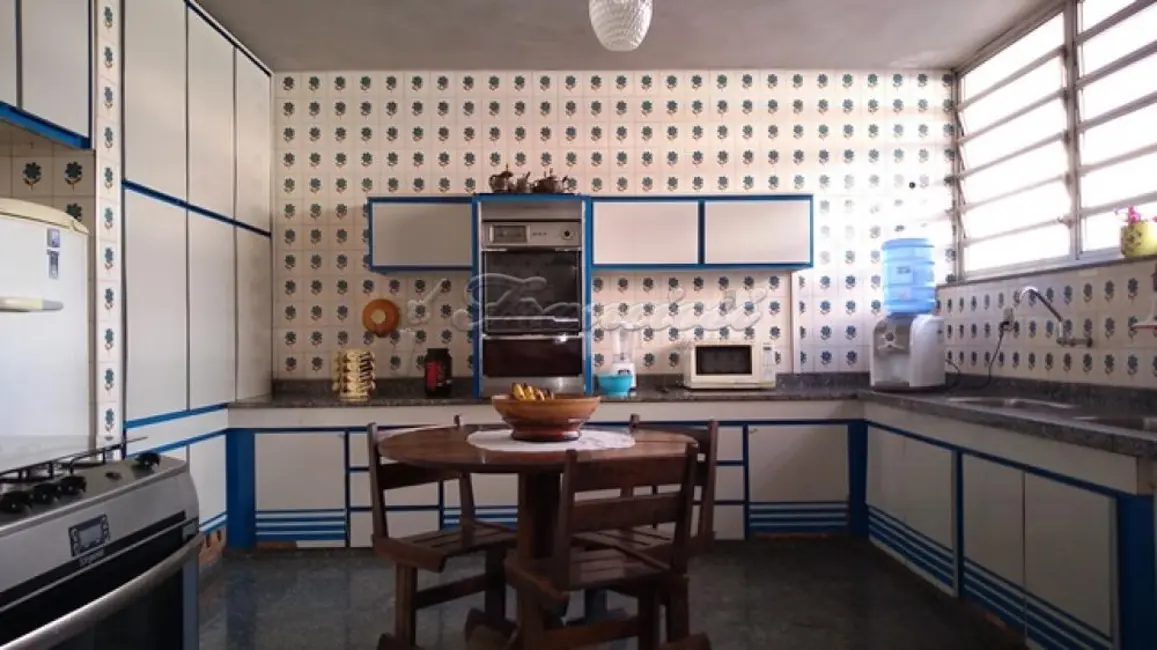 Casa com 4 quartos à venda, 1538m2 em Centro, Itapetininga - SP - imagem 8 Foto 8 de Casa com 4 quartos à venda, 1538m2 em Centro, Itapetininga - SP