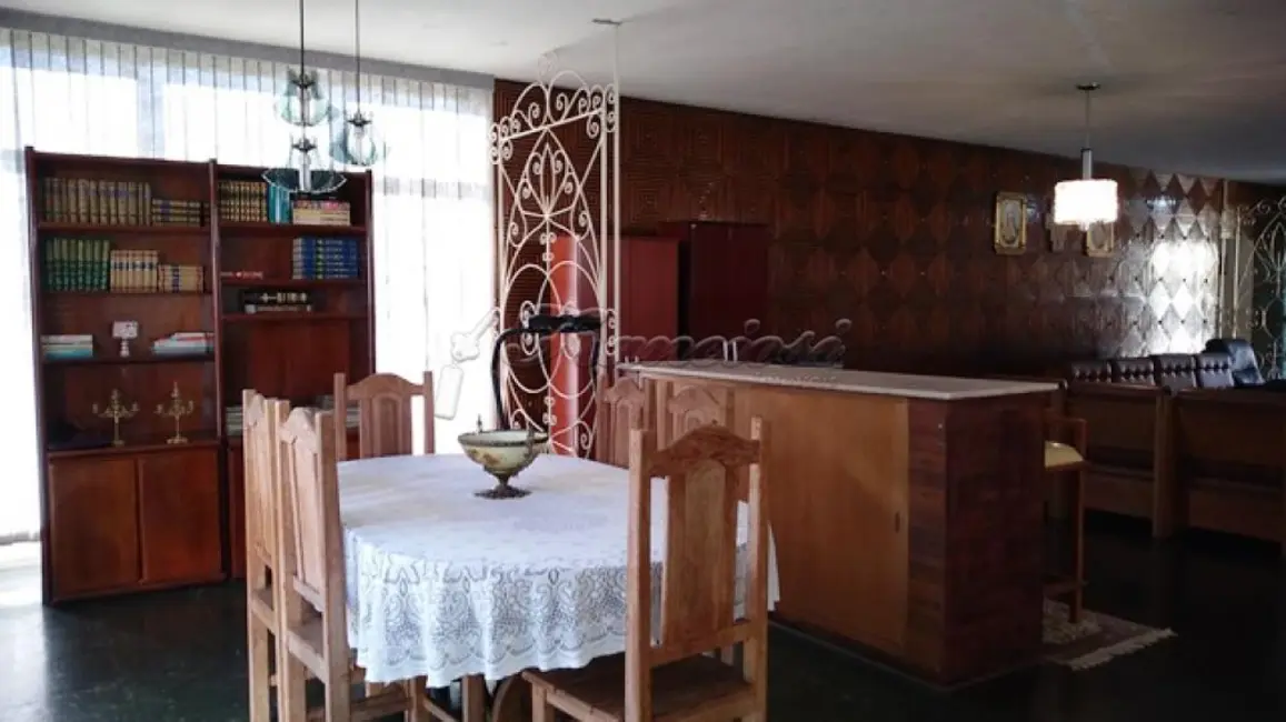 Casa com 4 quartos à venda, 1538m2 em Centro, Itapetininga - SP - imagem 3 Foto 3 de Casa com 4 quartos à venda, 1538m2 em Centro, Itapetininga - SP