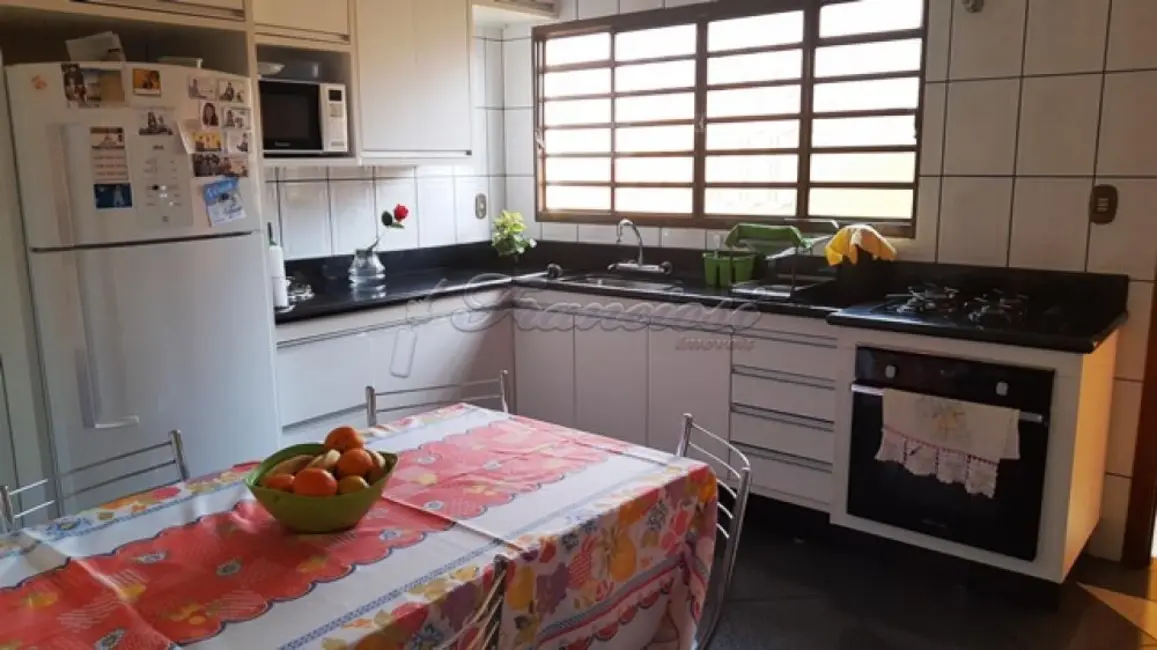 Foto 2 de Casa com 3 quartos à venda, 150m2 em Jardim Vieira de Moraes, Itapetininga - SP